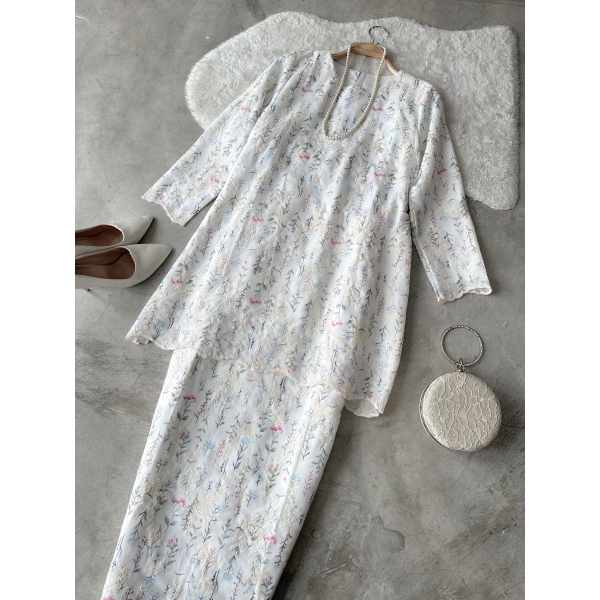 Glinda Embroidery Kurung - (SIZE L)