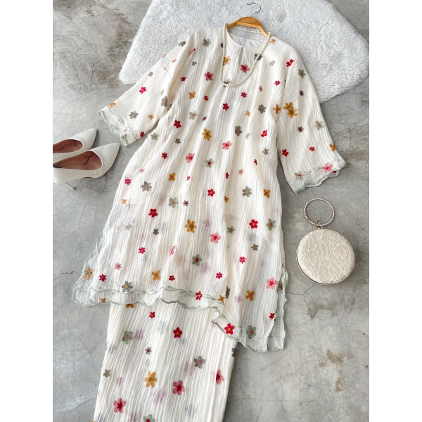 Bunga Kurung Set