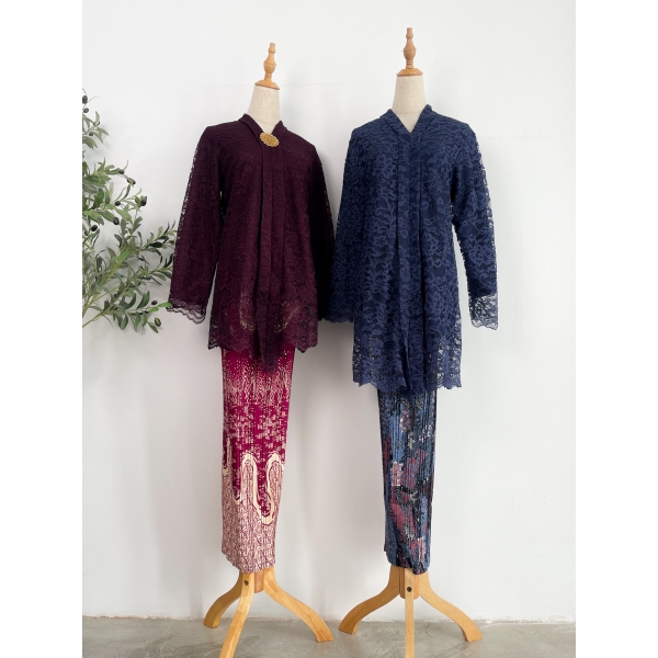 Ratih Lace Kebaya (Size L) Ratih Lace Kebaya (Size L)