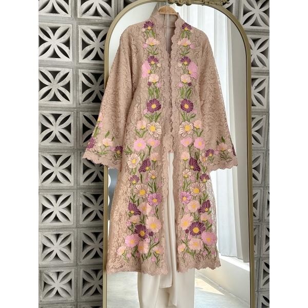 Mahira Lace Kebaya Labuh - L