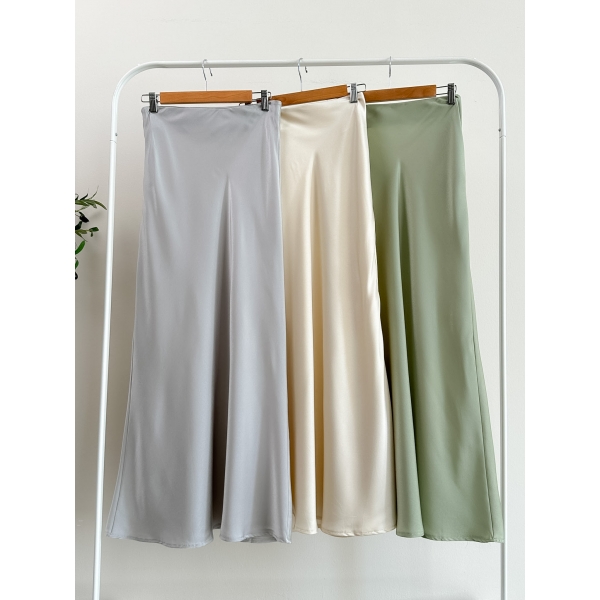 Weenie Satin Skirt (SIZE L)