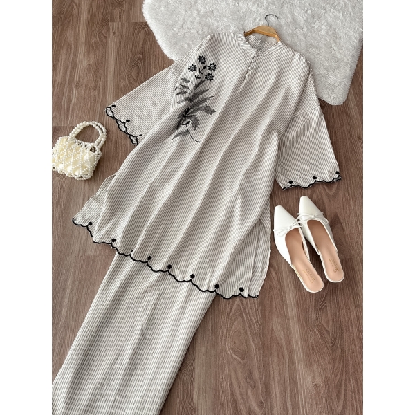 Noura Stripe Kurung Set