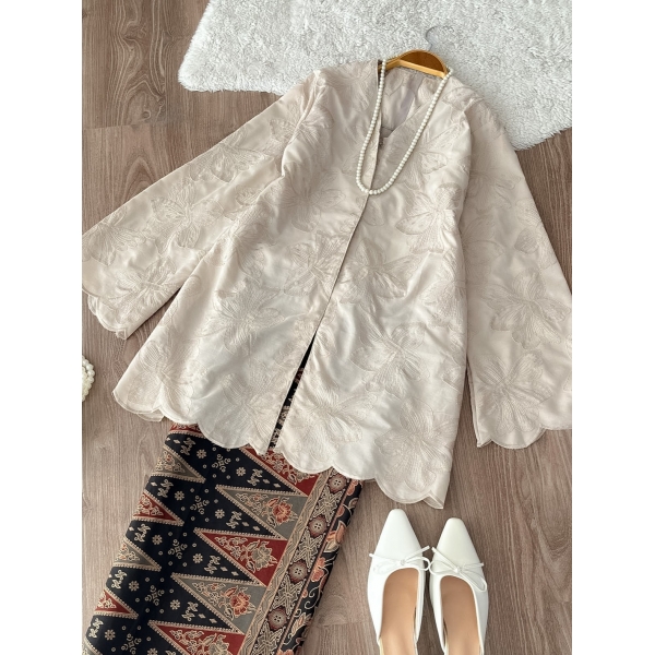 Diana Embroidery Top 2.0