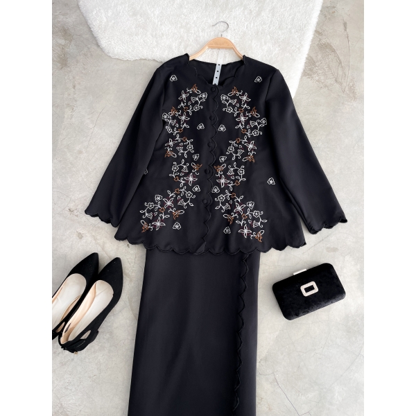 Vanira Kurung Set