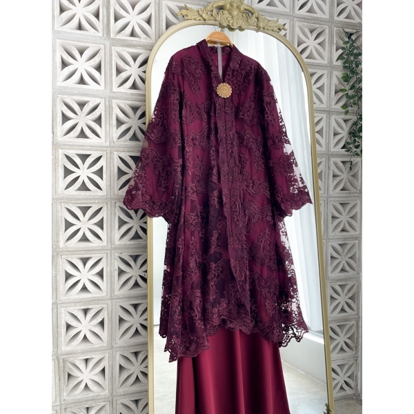Wartika Lace Kebaya Labuh