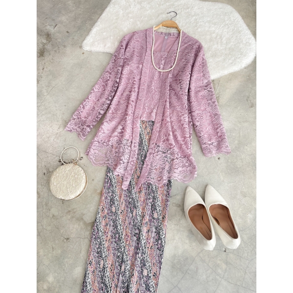 Kirana Lace Kebaya (Size L)